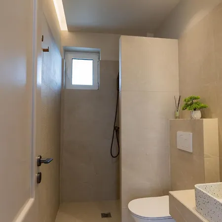 Marion Apartman *